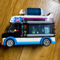 lego City 60384 Penguin Slushy Van