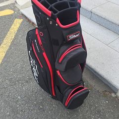 Golf bag titleist