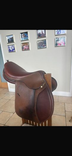 Ucha 17.5 inch leather saddle
