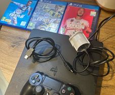 ps4 + controller, hdmi cable and 3 fifa games