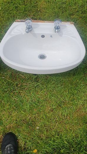 Bathroom sink
