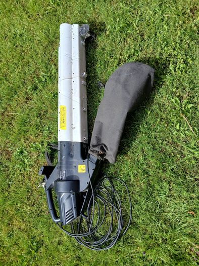 Leaf hoover