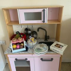 Play kitchen and accessories