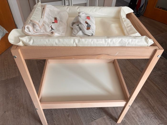 baby changing table