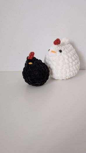 crochet pair of chickens