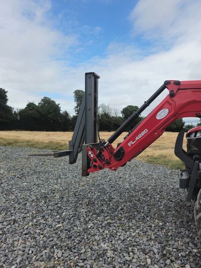 Bale giraffe handler