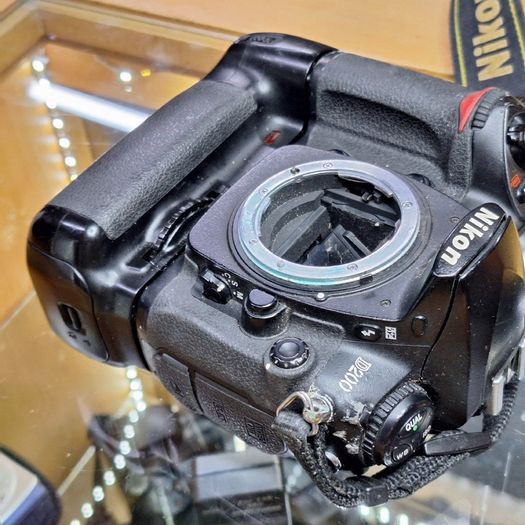 Nikon D200 10.2MP DSLR Digital Camera Body (Used)