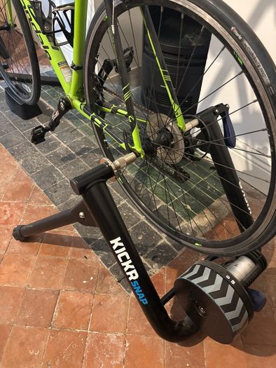 Complete Wahoo Smart Indoor Cycling Setup and Cannondale Road Bike