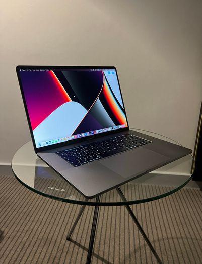 Apple MacBook Pro 15-inch 2020 Intel i7 16GB RAM A2141 Touch Bar - Radeon Pro MS OFFICE Mint