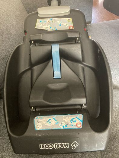 Maxi-cosi car seat and Iso-fix base