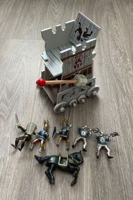 Boys Toys - Medieval Assault Tower with lots of figurines - Boys Toys - Christmas Gifts