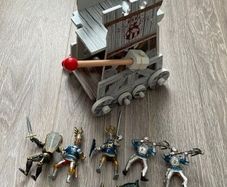 Boys Toys - Medieval Assault Tower with lots of figurines - Boys Toys - Christmas Gifts