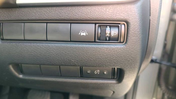 2023 Nissan Qashqai hybrid only 12k km.