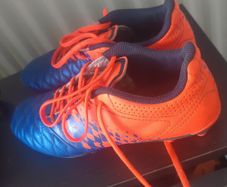 Decathlon football shoes indoor size eu 35 22 cm length not much used PRICE 37 euro
