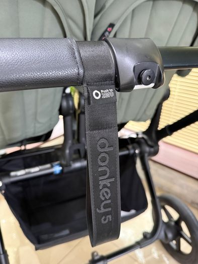 Bugaboo Donkey 5 in black or Forrest green