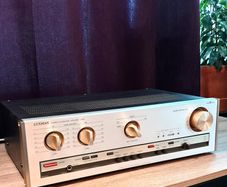 Hifi Gold from the Japanese giants Luxman L405 integrated Amplifier and T111 Tuner