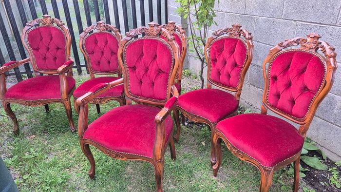 Burr walnut vintage dining table and 6 chairs