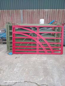 Rot iron gates