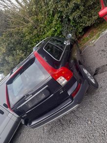 Breaking Volvo XC90