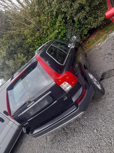 Breaking Volvo XC90