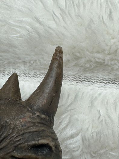 Schleich 2001 Rhinoceros Rhino Retired Wild Animal Figurine The horn is damaged Used Please look at the pictures