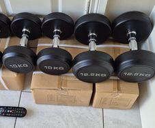 two brand new sets of rubber coated dumbbells 2x12.5kg  2x10kg