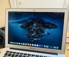 Apple MacBook Air core i5 charger included