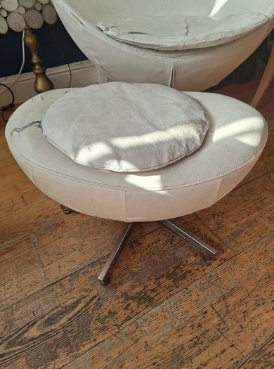 Arne Jacobsen replica Egg Chair in white