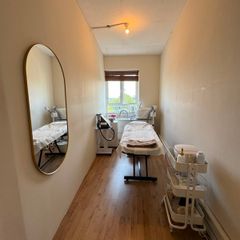 Nail table & Beauty Room Available to rent Dublin