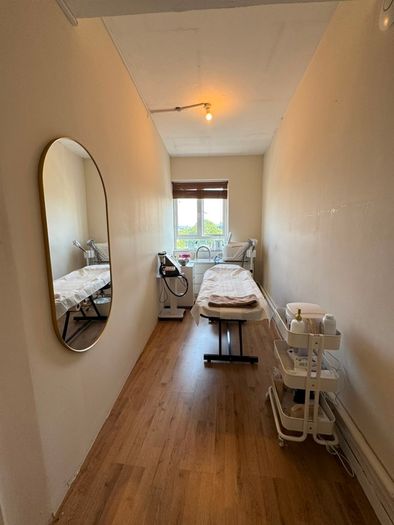 Nail table & Beauty Room Available to rent Dublin