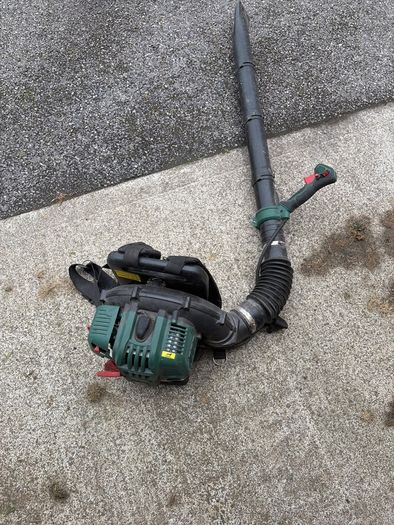 leaf blower