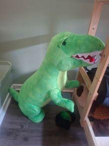Giant dinasoar