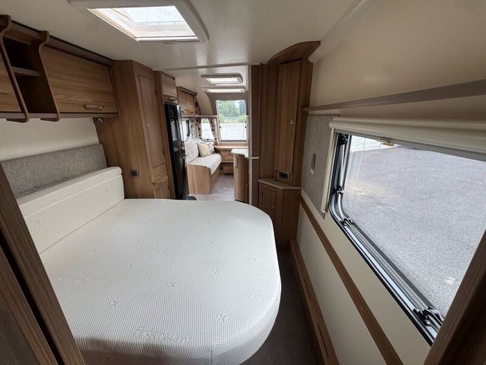 2017 Bailey Pegasus Brindisi - fixed Island - Bed