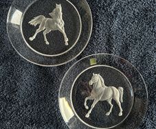 Hoya Tokyo Crystal set of 2 intaglio horse plates