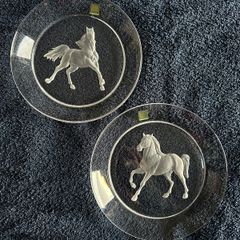 Hoya Tokyo Crystal set of 2 intaglio horse plates