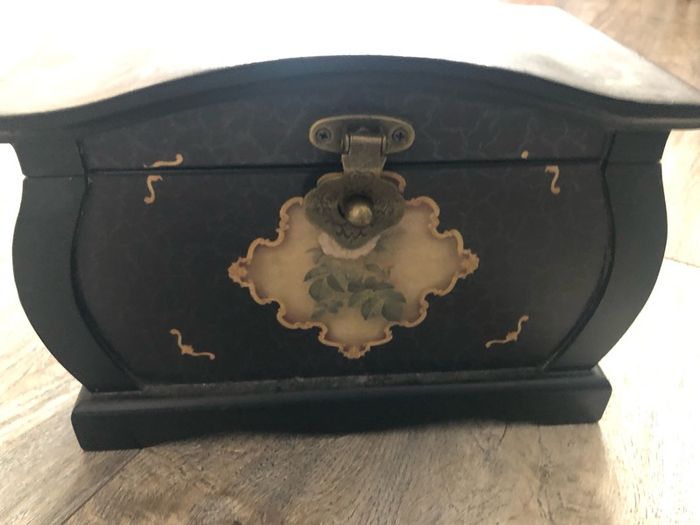 Jewellery box