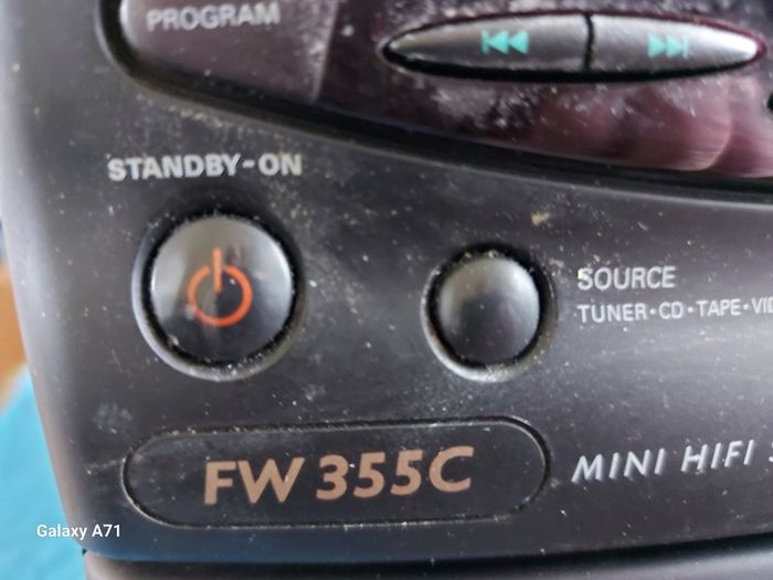 Philips Music HiFi System, Model FW355C, 3 CD, Dual Tape and Radio, in very good condition
