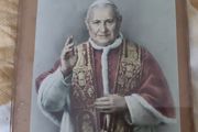 pope plate and old photo