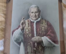 pope plate and old photo