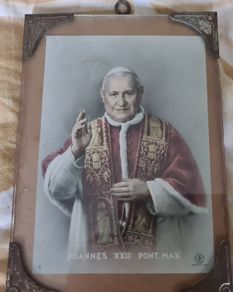 pope plate and old photo