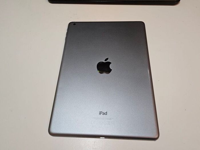 iPad Air 1st Gen (2013) 32GB