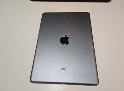 iPad Air 1st Gen (2013) 32GB