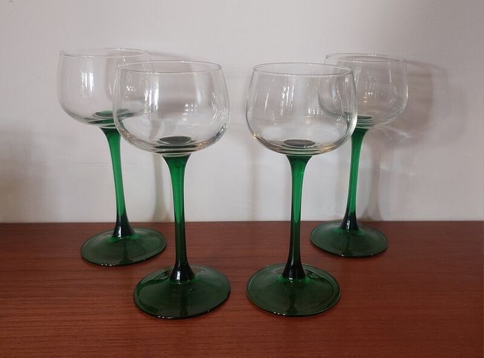 Fabulous Set of Four Vintage Retro Luminarc Long Emerald Green Stemmed Alsace White Wine Glasses, Made in France, Circa 1970, (Slim Tapered Stems)