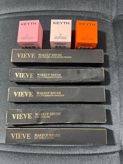 VIEVE brushes and Keyth makeup sponges new