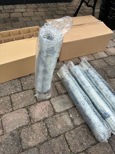 200 Plastic Pint Glasses.