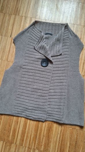 Oska Knitted Vest Size 2