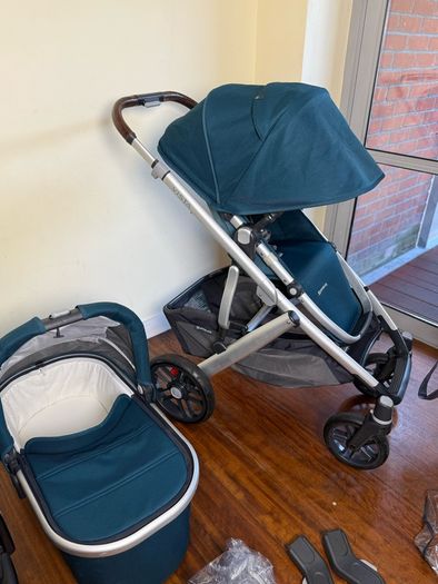 Uppababy Vista V2 Finn colour pram travel system