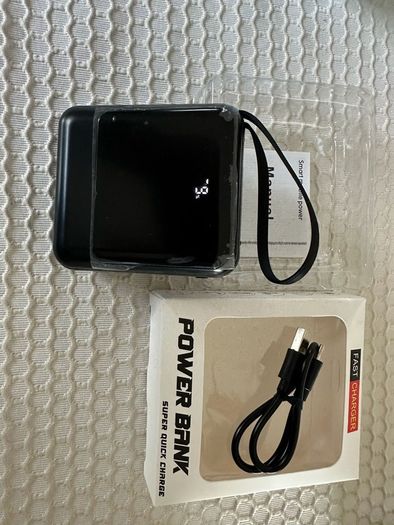 Powerbank MINI 10000 mAh 3-in-1 built-in cables, display, NEW