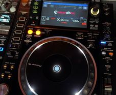 Pioneer DJ CDJ-2000NXS2 Excellent Condition with 3 Month Warranty