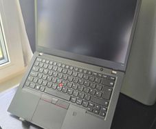 Lenovo Thinkpad T14 Gen 2 I7-1185G7 | 48GB | MX450 | 512GB | 4k